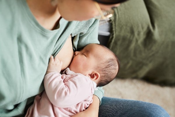 une mère avec son bébé