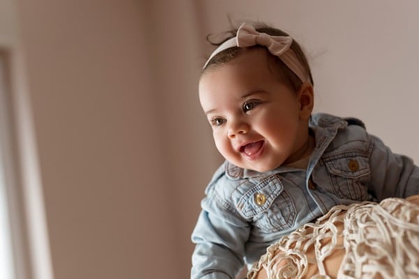 Petite fille souriante